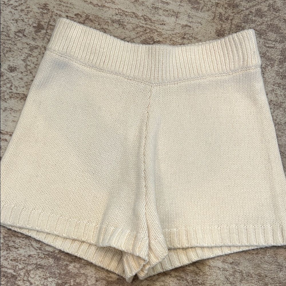 The drop Cream Knit Women Shorts size, medium